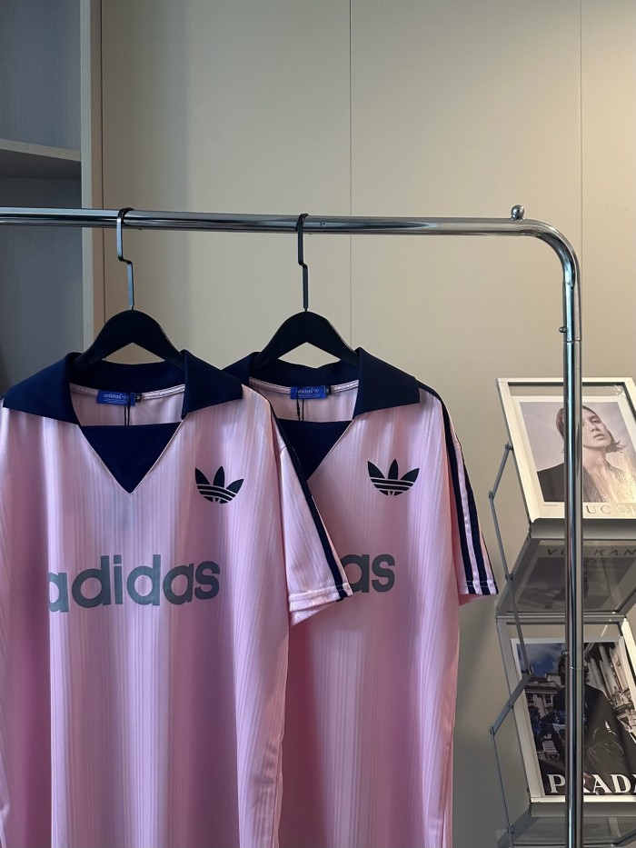 追跡付 アディダス スーパーコピー の開襟シルクのユニホームピンクの半袖Tシャツ