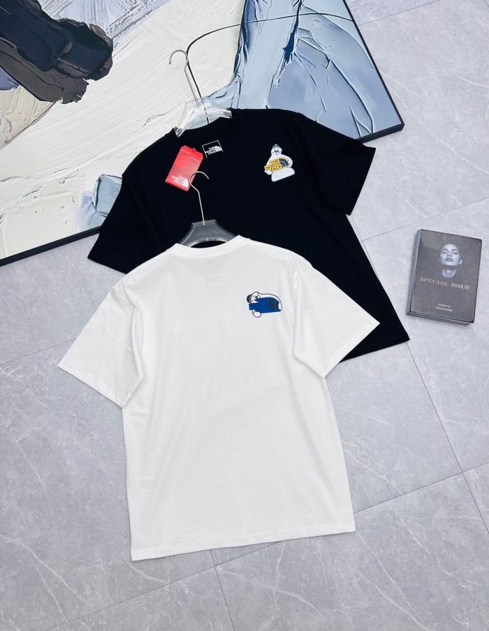 稀少 ザノースフェイス 偽物通販  のプリントカプセルのTシャツ2色