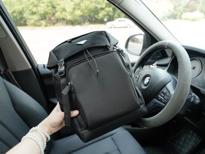 超奇跡の入荷☆ プラダ 激安偽物 リュックバック