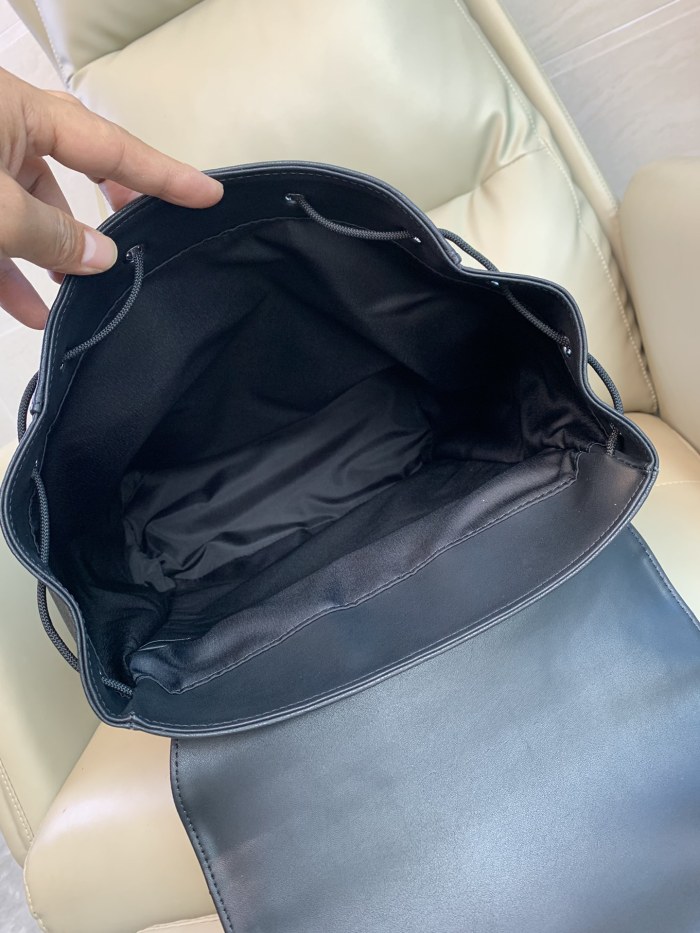 日本未入荷 プラダ コピー リュックバック