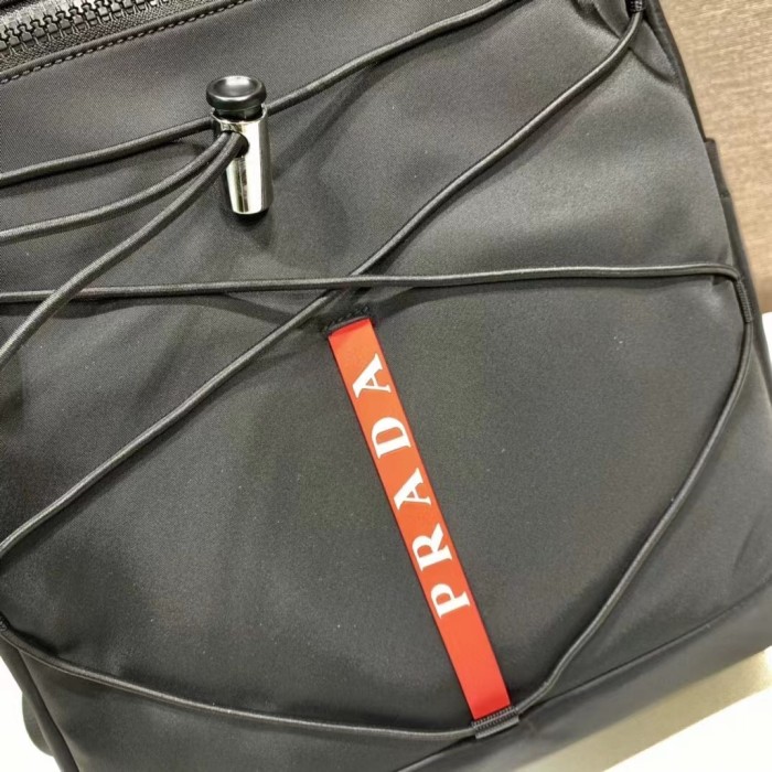 日本未入荷 プラダ 激安通販 リュックバック
