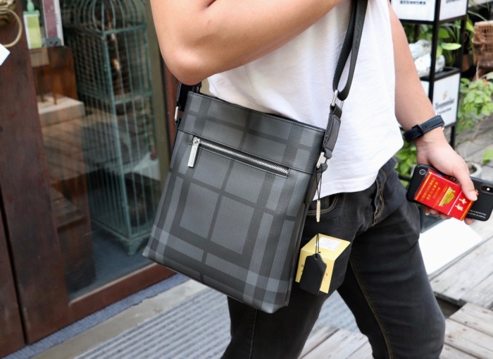 日本未入荷 バーバリー 激安通販 ショルダーバッグ