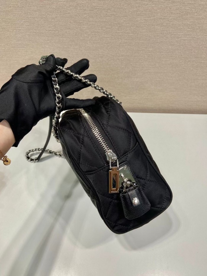 日本未入荷 プラダ n級品 ショルダーバッグ