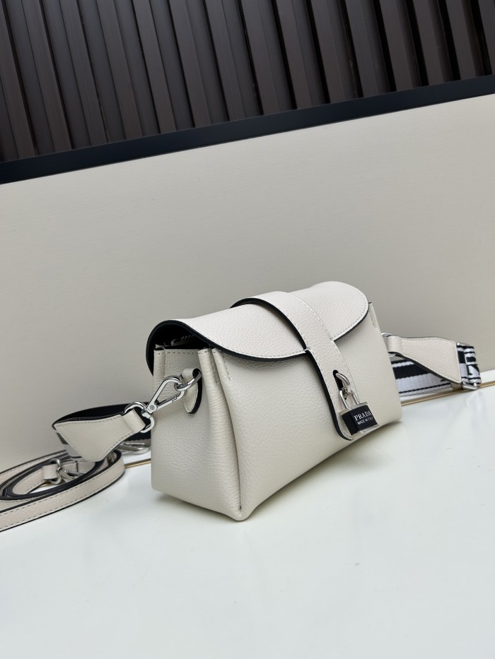 新作 プラダ n級品 レディース ショルダーバック