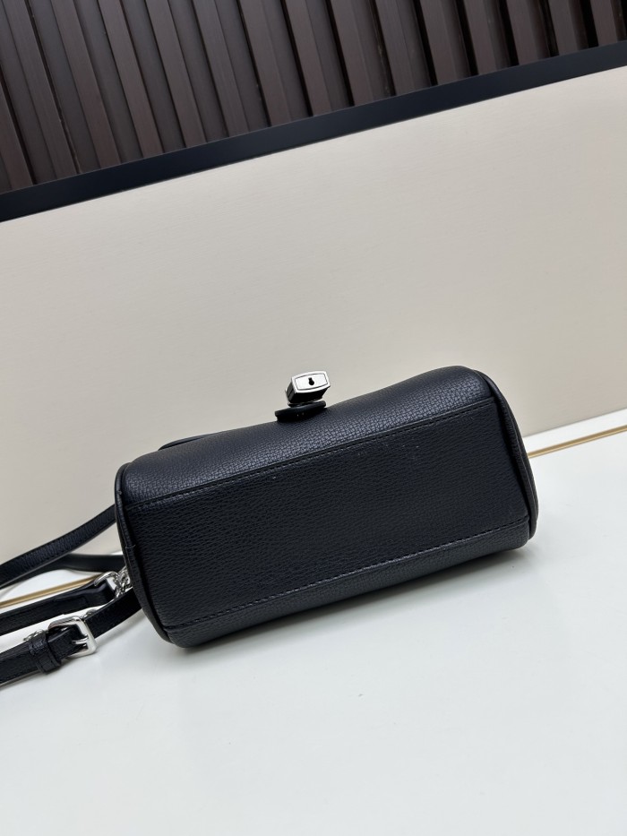 超奇跡の入荷☆ プラダ 激安偽物 レディース 枕カバーバッグ