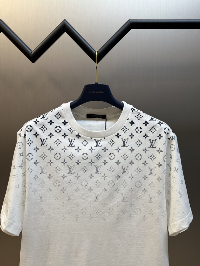 超奇跡の入荷☆ ルイヴィトン スーパーコピー 2025 SS Lv グラデーション老花Tシャツ