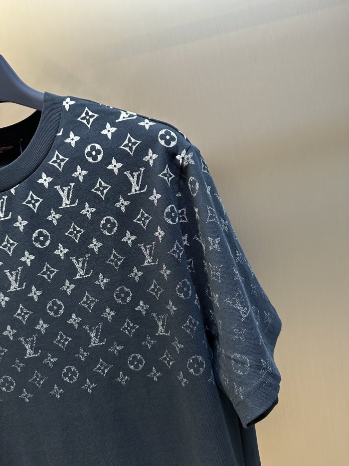 追跡付 ルイヴィトン 激安通販 2025 SS Lv グラデーション老花Tシャツ