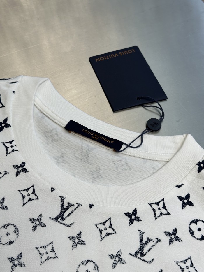 超奇跡の入荷☆ ルイヴィトン スーパーコピー 2025 SS Lv グラデーション老花Tシャツ