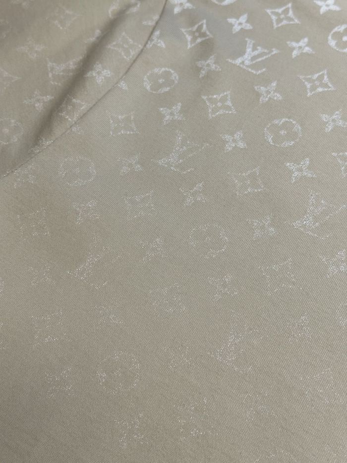 使い勝手良し ルイヴィトン n級品 2025 SS Lv グラデーション老花Tシャツ