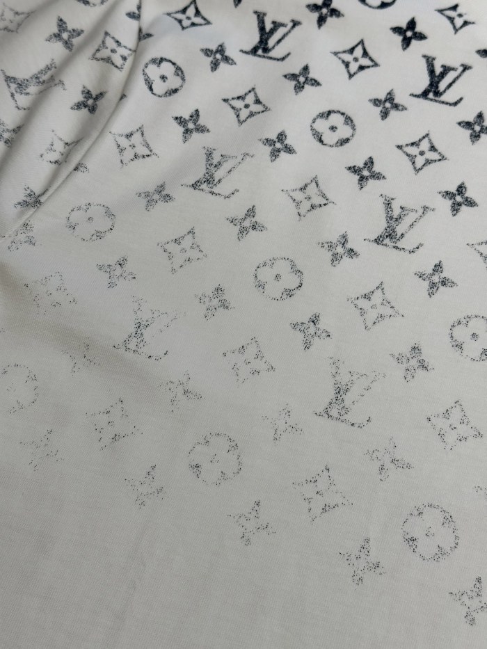 超奇跡の入荷☆ ルイヴィトン スーパーコピー 2025 SS Lv グラデーション老花Tシャツ