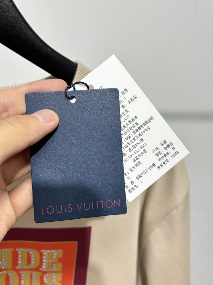 累積売上総額第１位！ ルイヴィトン n級品 2025 SS LVマップドリルアルファベット半袖Tシャツ