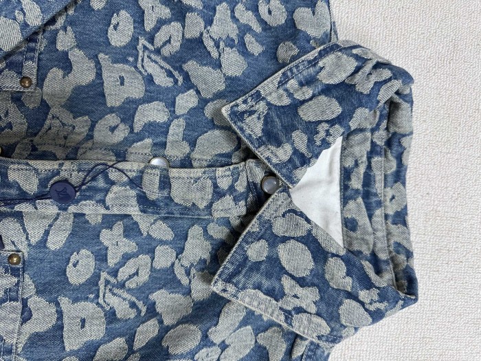 超奇跡の入荷☆ ルイヴィトン 激安偽物 の新水洗波点老花満印工装ジーンズジャケット