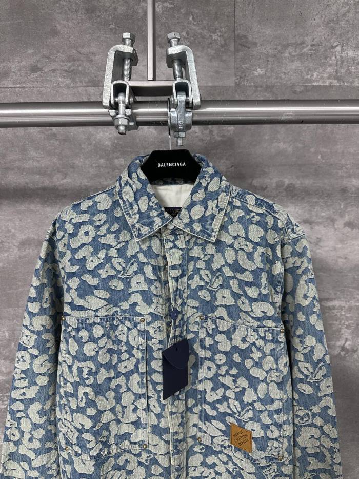超奇跡の入荷☆ ルイヴィトン 激安偽物 の新水洗波点老花満印工装ジーンズジャケット