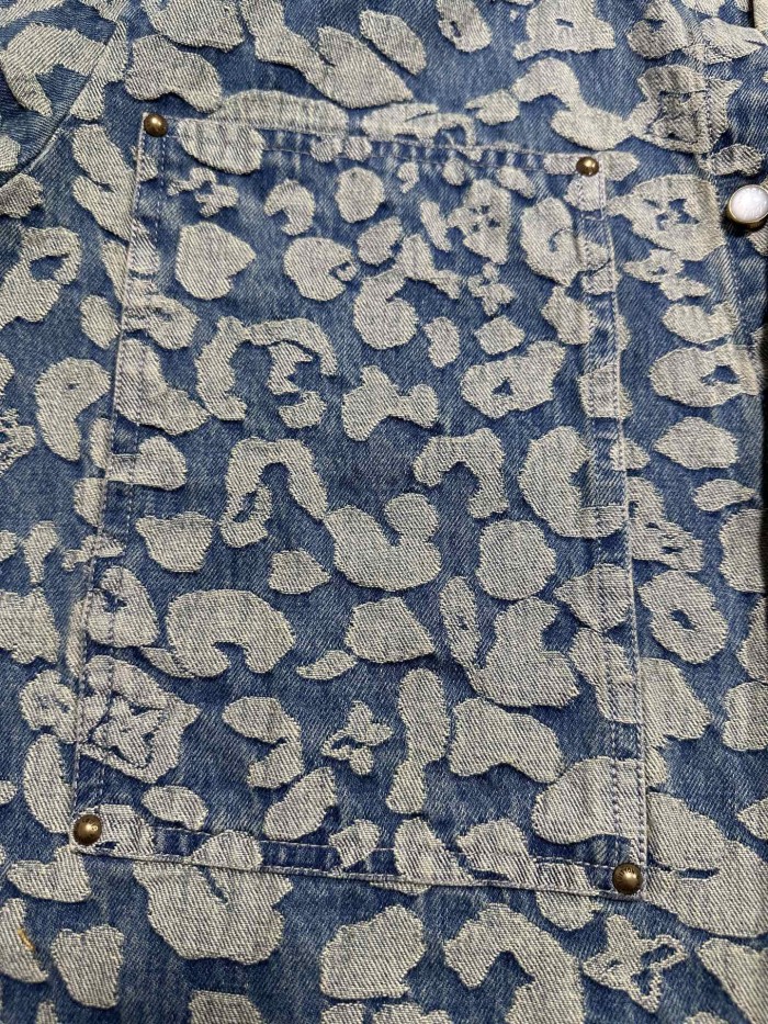 超奇跡の入荷☆ ルイヴィトン 激安偽物 の新水洗波点老花満印工装ジーンズジャケット