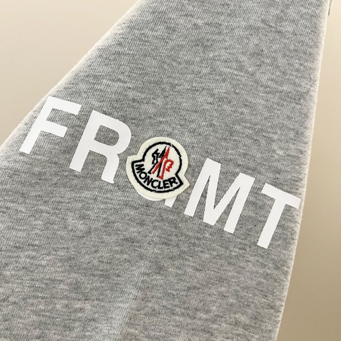 追跡付 モンクレール n級品 純綿ラウンドネックセーター
