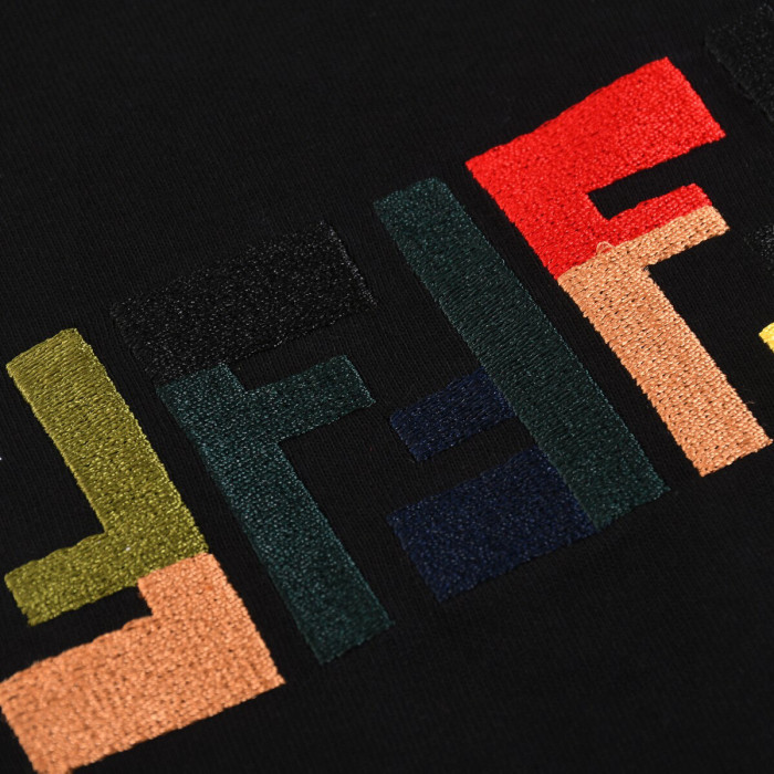 新作 フェンディ スーパーコピー のダブルF刺繍ロゴラウンドネック半袖Tシャツ