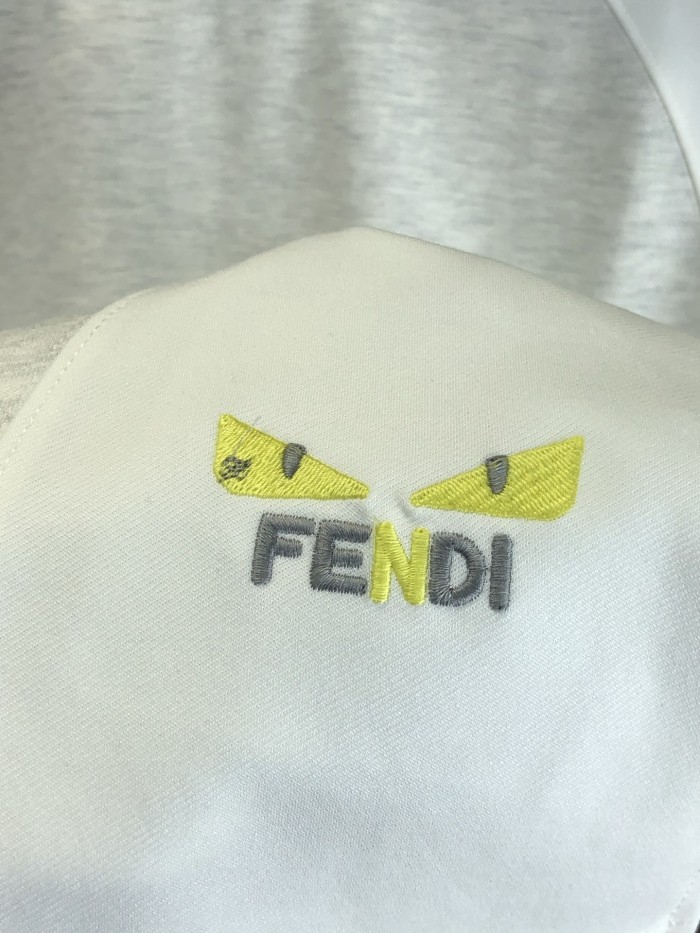 日本未入荷 フェンディ コピー のスタイリッシュな丸首半袖
