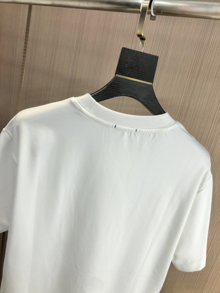 日本未入荷 フェンディ コピー のスタイリッシュな丸首半袖
