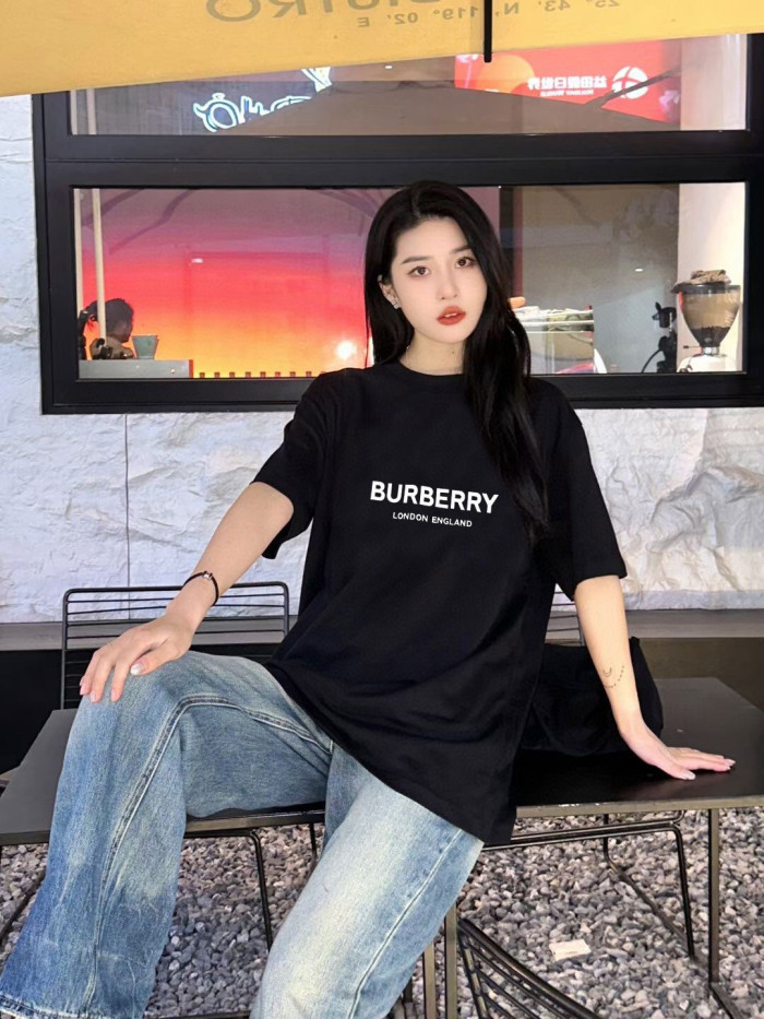 新作 バーバリー n級品 の25 ss立体エンボスプリント丸首半袖Tシャツ
