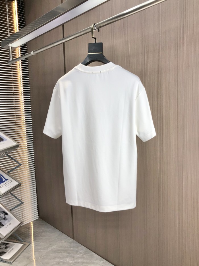 日本未入荷 フェンディ コピー のスタイリッシュな丸首半袖