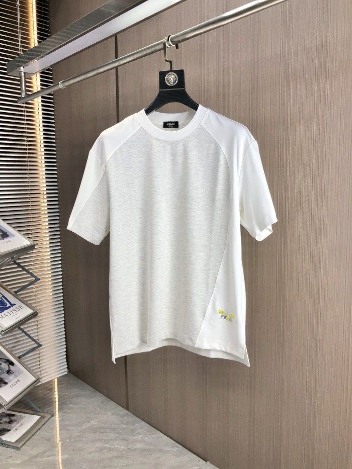 日本未入荷 フェンディ コピー のスタイリッシュな丸首半袖