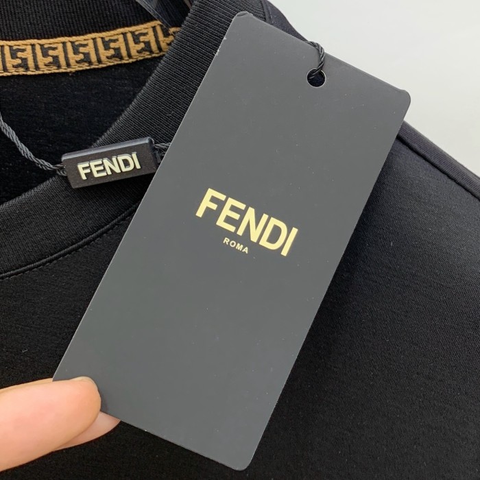 高品質 フェンディ 激安偽物 のメンズカジュアル下地半袖Tシャツ