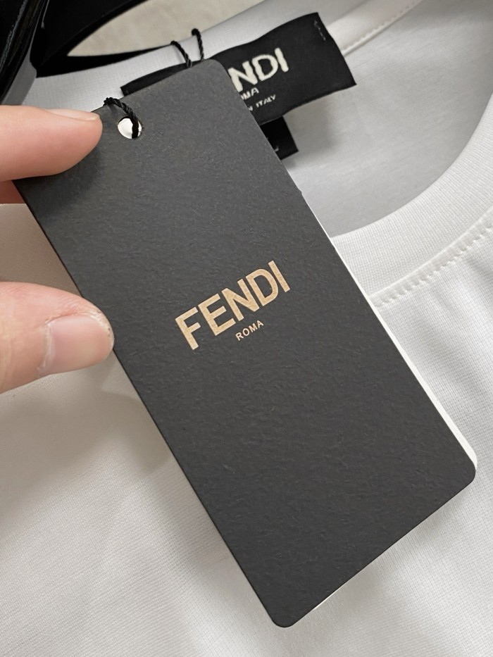 累積売上総額第１位！フェンディ 激安通販 の おしゃれ定番クルーネック半袖