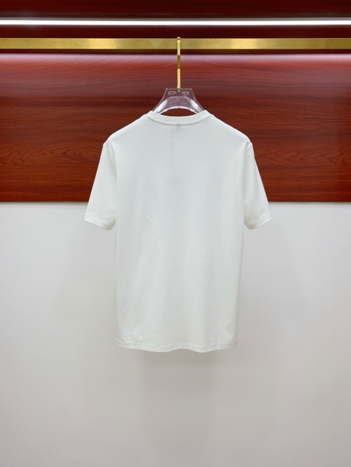 ★超人気 フェンディ コピーおすすめ のメンズカジュアル下地半袖Tシャツ
