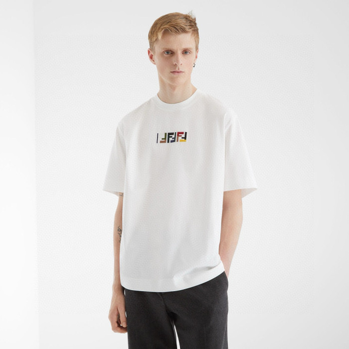 超奇跡の入荷☆ フェンディ n級品 のダブルF刺繍ロゴラウンドネック半袖Tシャツ