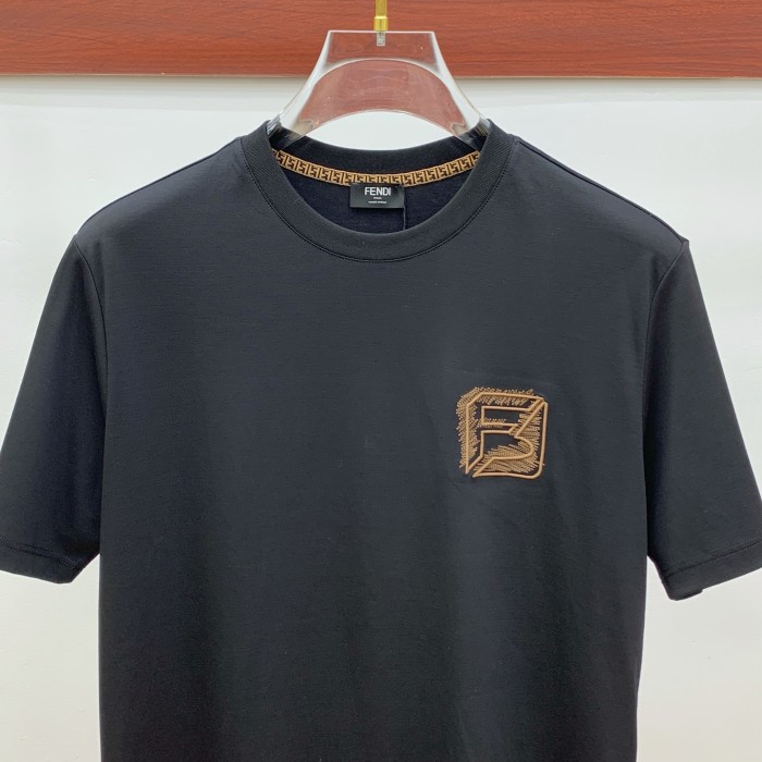 高品質 フェンディ 激安偽物 のメンズカジュアル下地半袖Tシャツ
