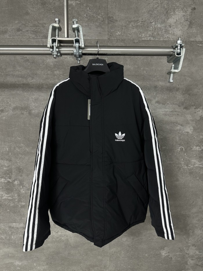 追跡付 バレンシアガ 偽物通販 の x adidas originalsストライプロゴ柄刺繍カジュアルダウンジャケット