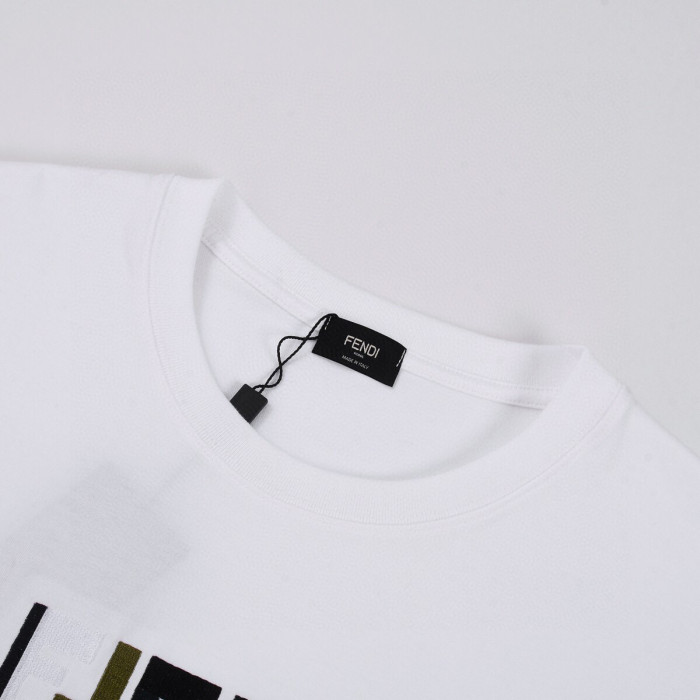 超奇跡の入荷☆ フェンディ n級品 のダブルF刺繍ロゴラウンドネック半袖Tシャツ