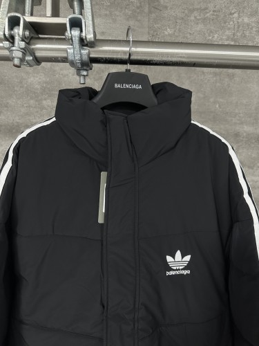 追跡付 バレンシアガ 偽物通販 の x adidas originalsストライプロゴ柄刺繍カジュアルダウンジャケット