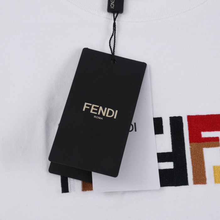 超奇跡の入荷☆ フェンディ n級品 のダブルF刺繍ロゴラウンドネック半袖Tシャツ