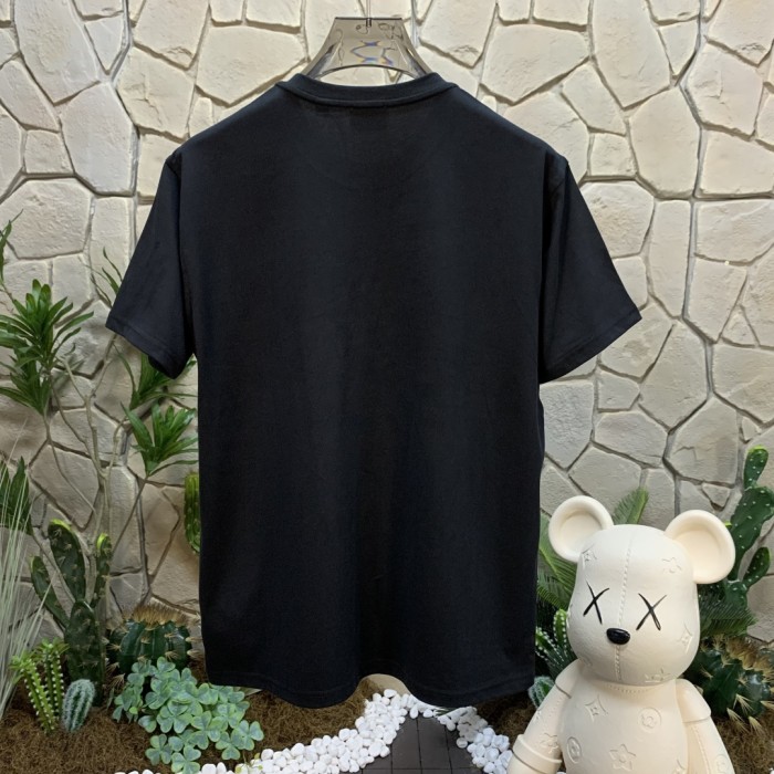 【話題商品！】 バーバリー n級品 の馬術騎士刺繍半袖Tシャツ黒