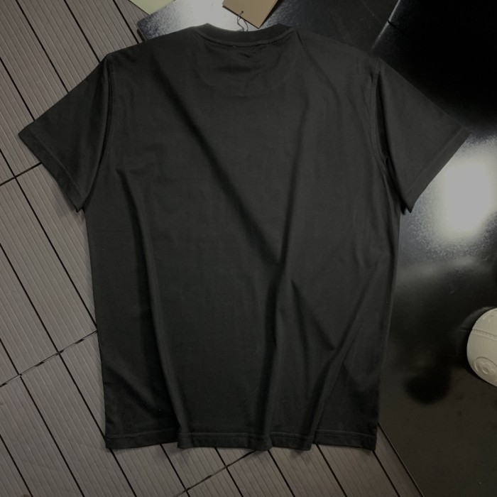 追跡付 バーバリー 激安偽物 のアルファベットプリントラウンドネックストレート半袖肩落とし袖Tシャツ