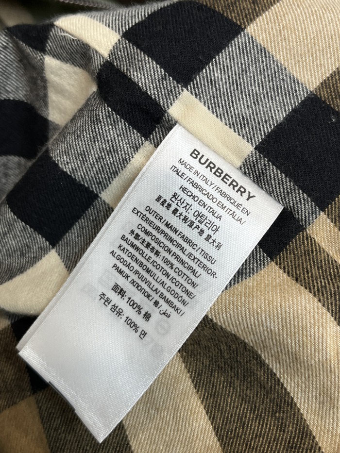 超話題! バーバリー 偽物通販 のキャップ付きジャケット