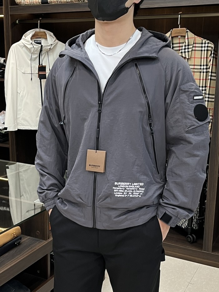 新作 バーバリー 偽物通販 のキャップ付きジャケット