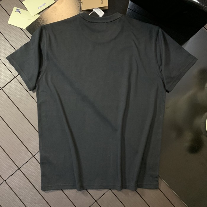 【話題商品！】 バーバリー n級品 の馬術騎士刺繍半袖Tシャツ黒