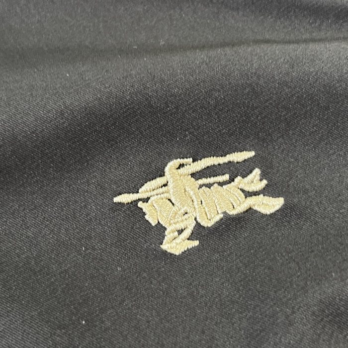 稀少 バーバリー 激安通販 の軍馬刺繍開襟ジャケット