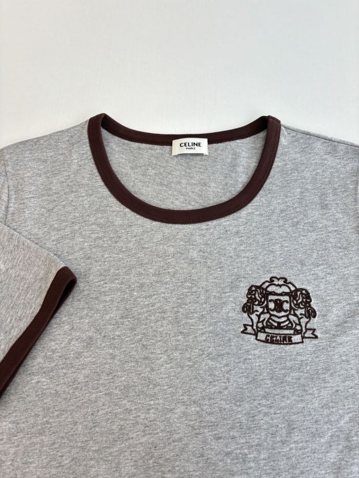 累積売上総額第１位！ セリーヌ コピー の丸首エンブレム刺繍半袖Tシャツ