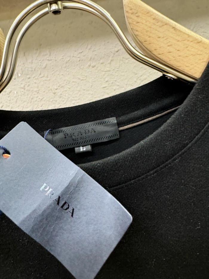 高品質 プラダ n級品 の2025 ss秋冬長袖Tシャツ