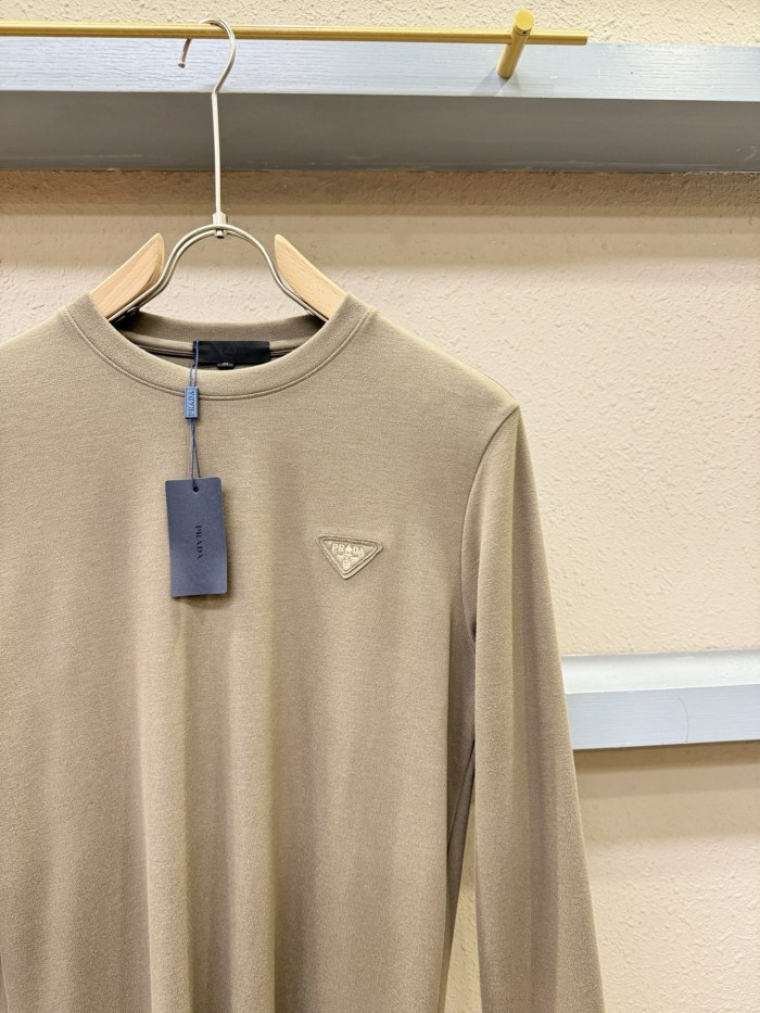超話題! プラダ スーパーコピー の2025 ss秋冬長袖Tシャツ