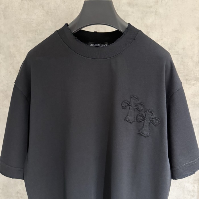 大人気 クロムハーツ コピー の布を貼ってTシャツを刺繍する