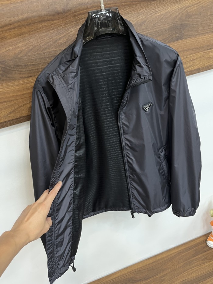 日本未入荷 プラダ コピー ののスタンドカラーのカジュアルコート三角金属ロゴのハイエンド品質は薄い綿のコート