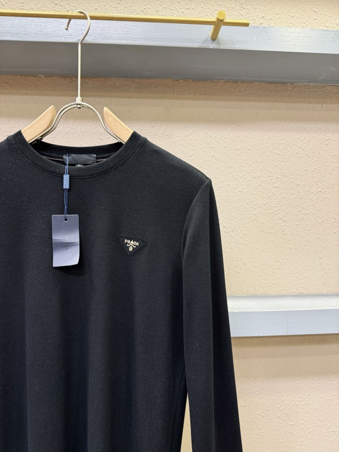 高品質 プラダ n級品 の2025 ss秋冬長袖Tシャツ