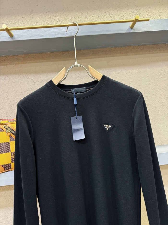 高品質 プラダ n級品 の2025 ss秋冬長袖Tシャツ