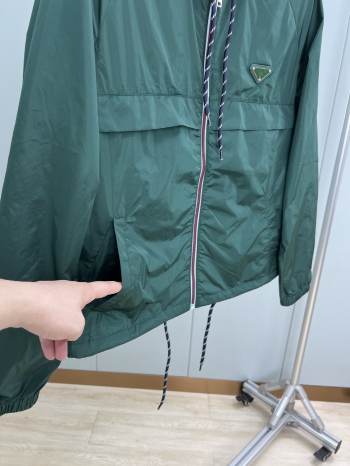 大人気 プラダ コピーおすすめ の2025 ss秋冬紳士服再生ナイロンパーカー軽やかな連帽ジャケット