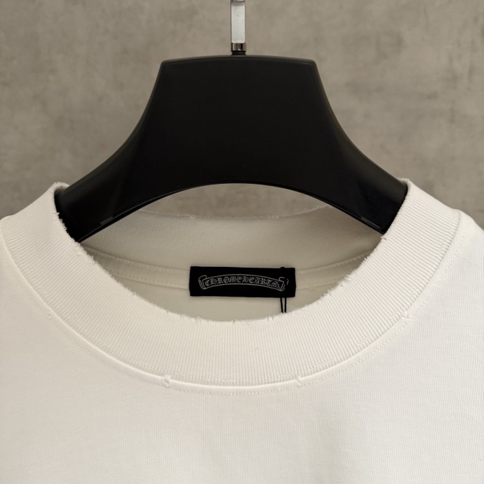 稀少 クロムハーツ スーパーコピー の布を貼ってTシャツを刺繍する