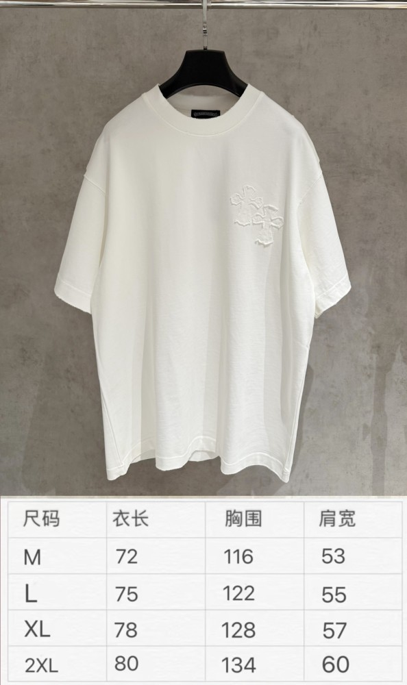 稀少 クロムハーツ スーパーコピー の布を貼ってTシャツを刺繍する